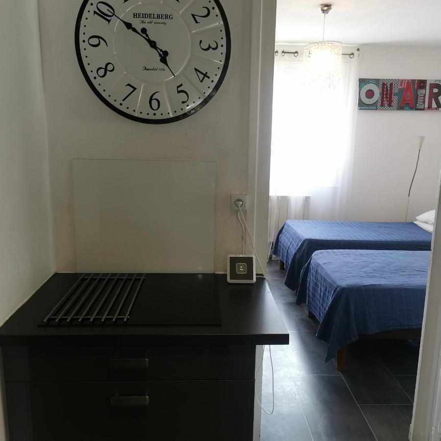 Maison 48m2 Deux Cour Prive Et Personnelle Pour Motos Ou Voitures 4 Pers Proche Mairie Et Bus Tram *