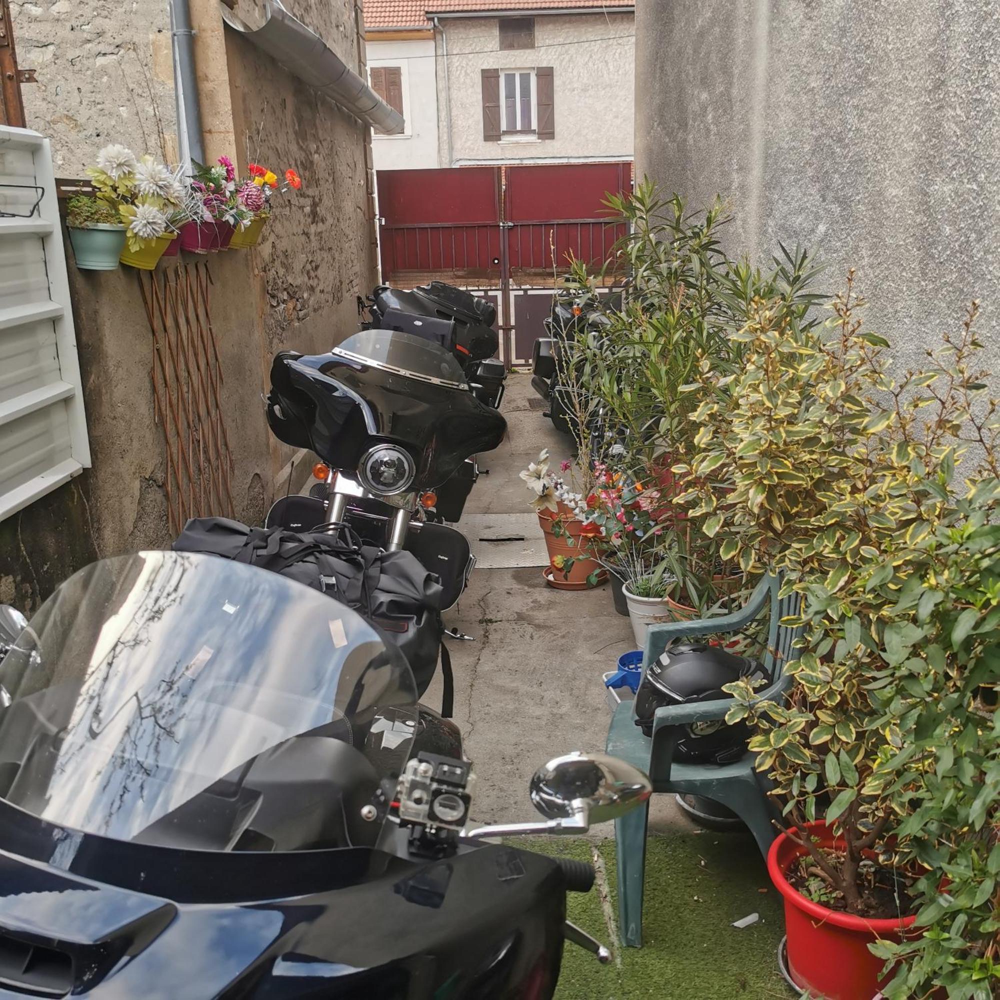 Maison 48m2 Deux Cour Prive Et Personnelle Pour Motos Ou Voitures 4 Pers Proche Mairie Et Bus Tram *