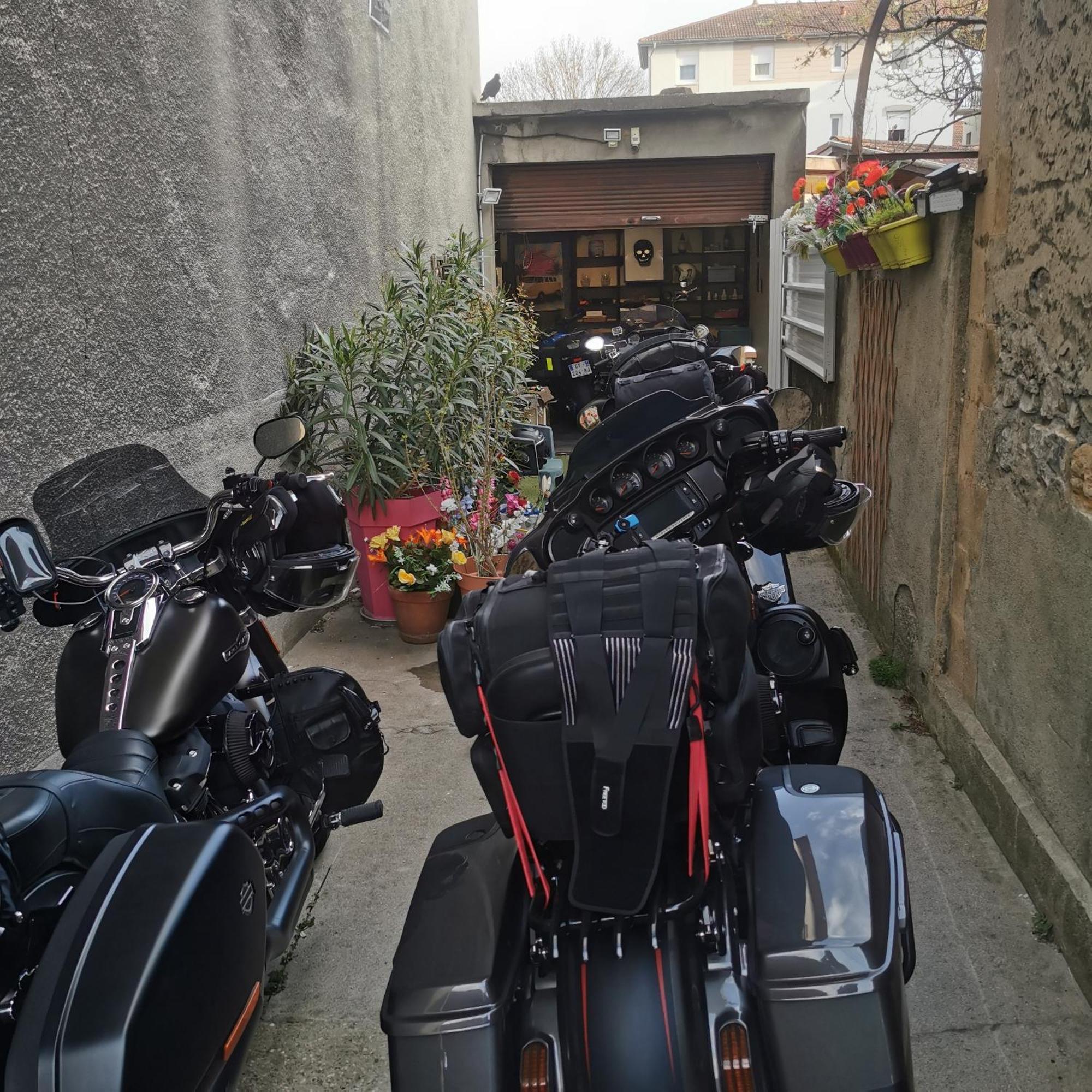 Appartement Maison 48m2 Deux Cour Prive Et Personnelle Pour Motos Ou Voitures 4 Pers Proche Mairie Et Bus Tram