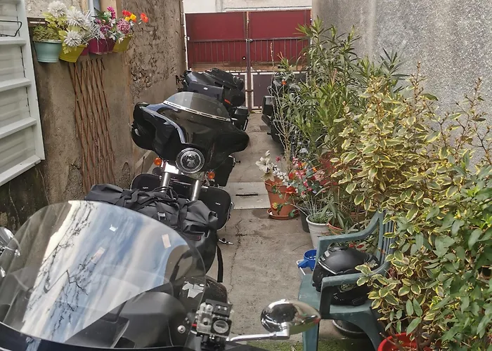 Maison 48M2 Deux Chambres Cour Prive Et Personnelle Pour Motos Ou Voitures 4 Pers Proche Mairie Et Bus Tram