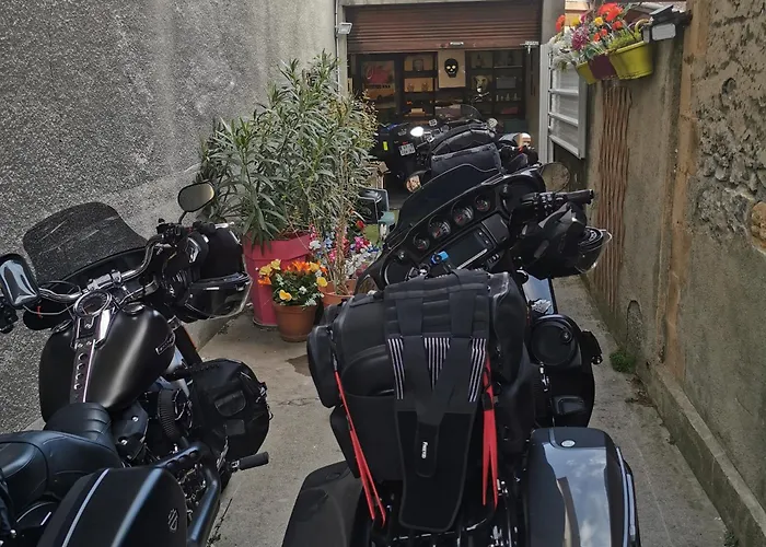 Maison 48M2 Deux Chambres Cour Prive Et Personnelle Pour Motos Ou Voitures 4 Pers Proche Mairie Et Bus Tram